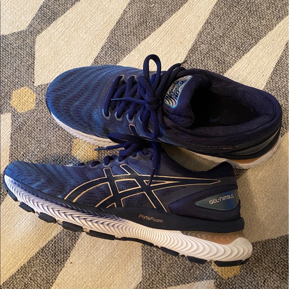 ASICS Women’s gel nimbus 22
